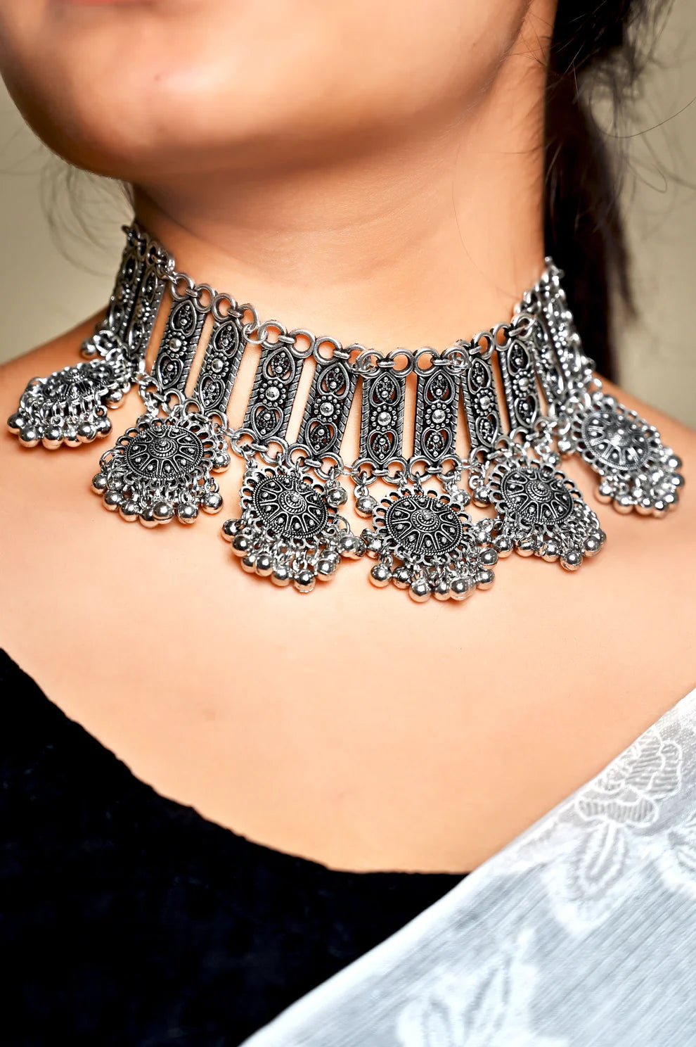 Elegant Round Necklace