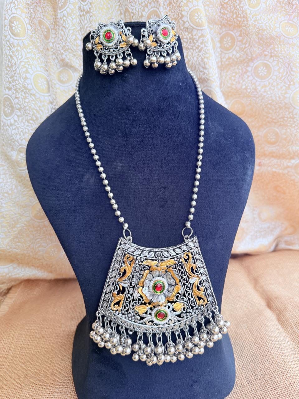 Royal Green Meenakari Kundan Studded Choker Set with Pearls