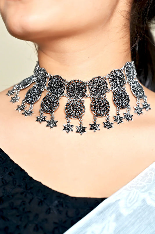 Vintage Allure Choker