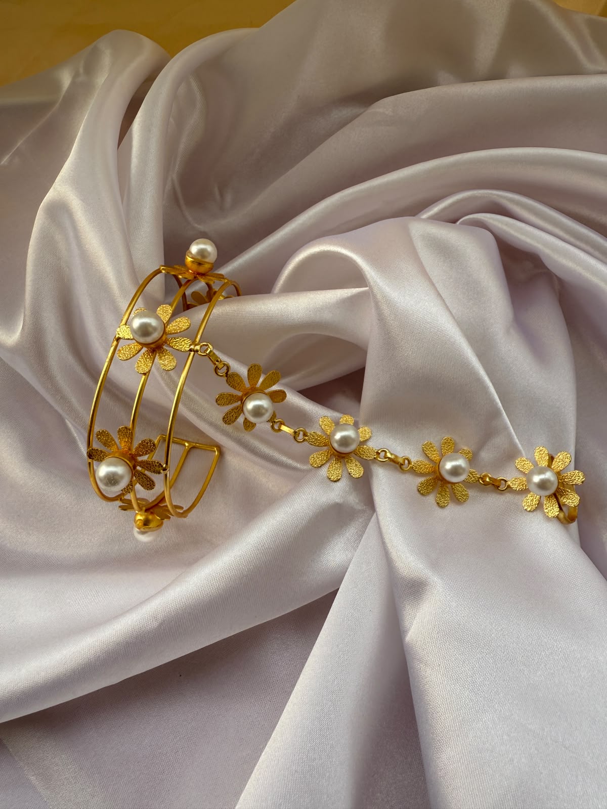 Bracelet with hathphul