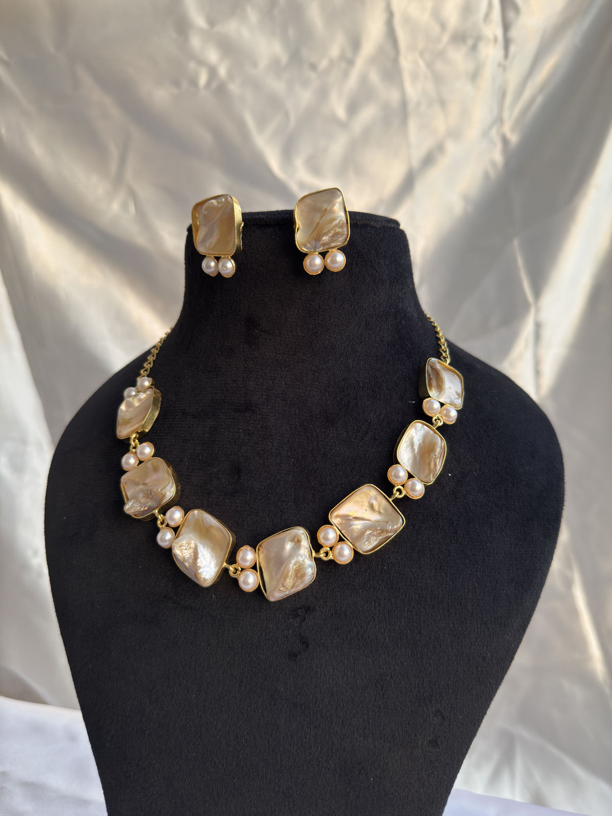 Champagne Pebble Necklace Set