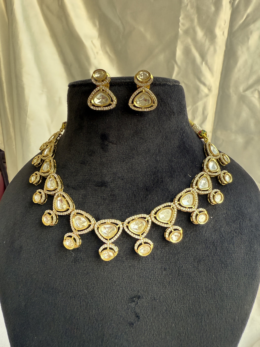 Ivory Kundan Teardrop Necklace Set