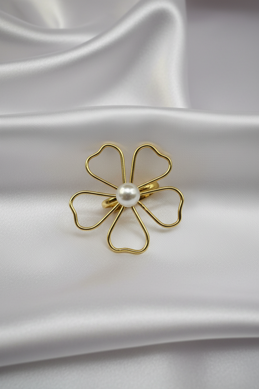 Minimal Pearl Flower Brooch